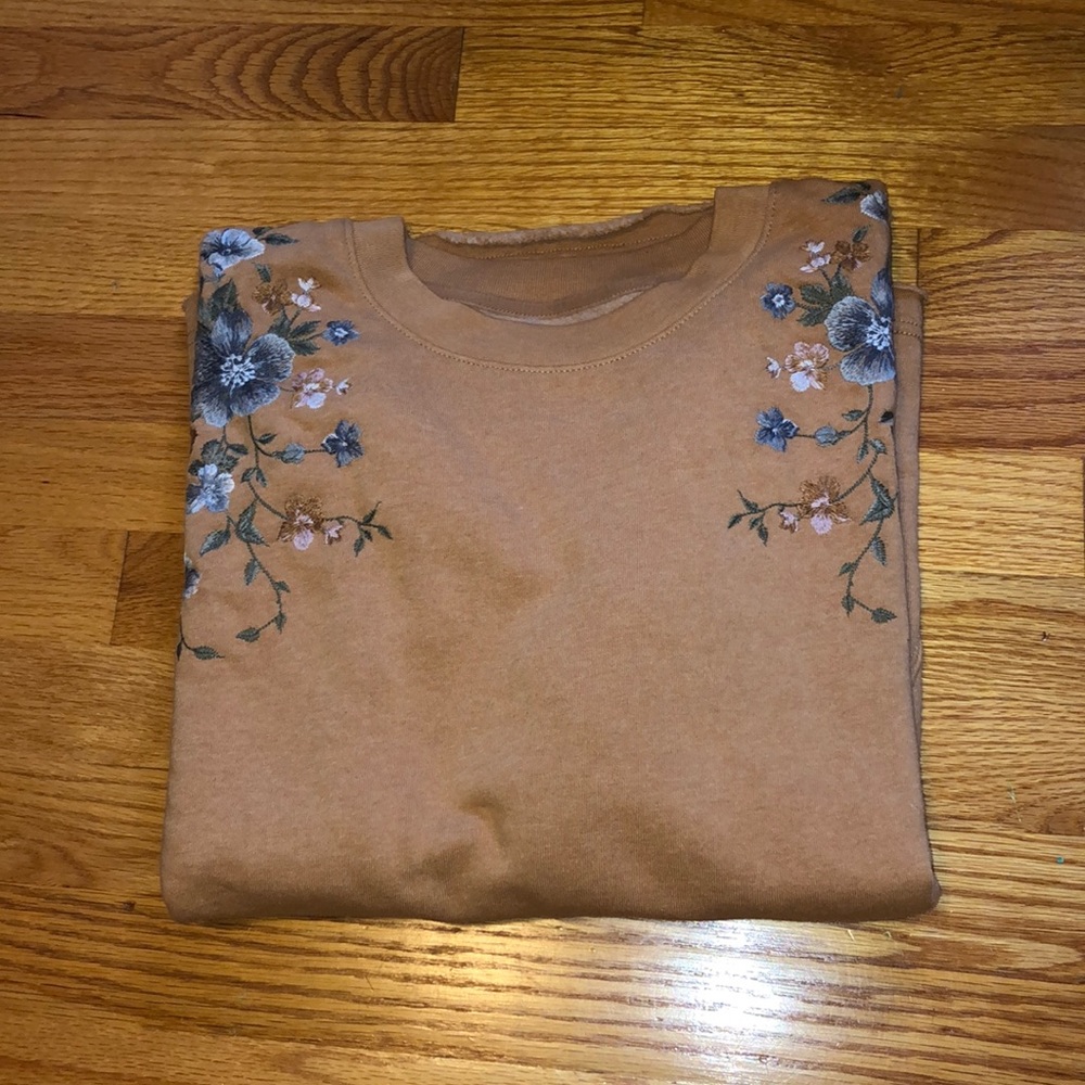 American Eagle embroidered flowers sweatshirt